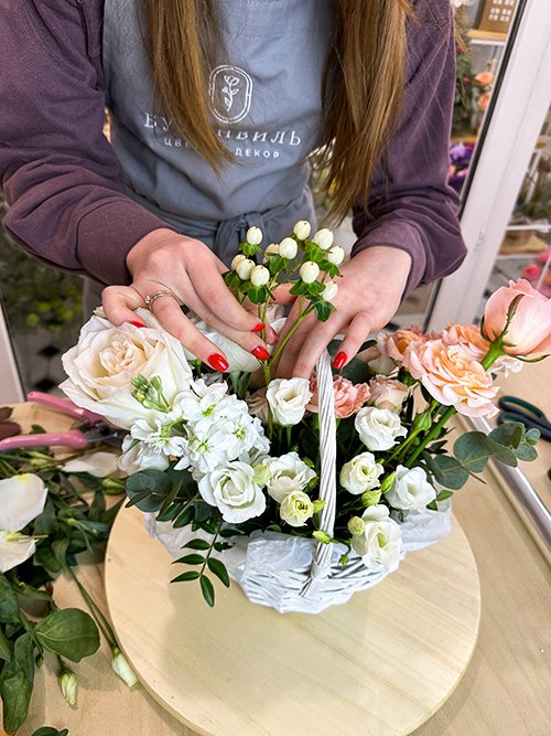 Про секреты ухода за цветочной корзиной читайте на сайте Premium-flowers